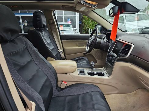 Used 2014 Jeep Grand Cherokee Overland w/ Advanced Technology Group AWD/4WD image 12