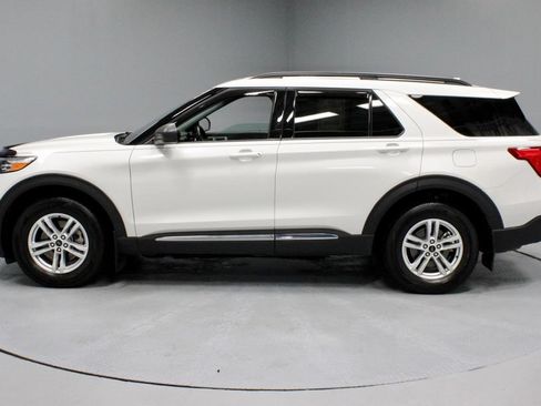 Used 2023 Ford Explorer XLT w/ Equipment Group 202A AWD/4WD image 8