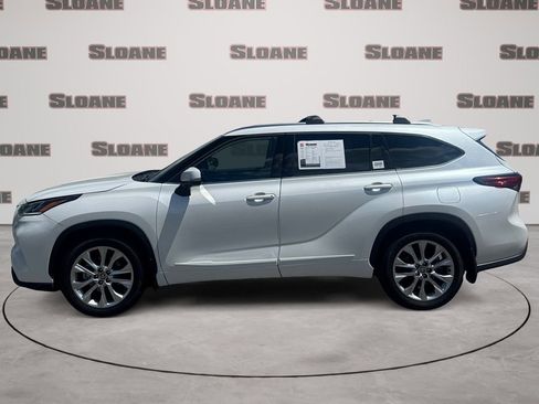 Used 2023 Toyota Highlander Limited AWD/4WD image 2
