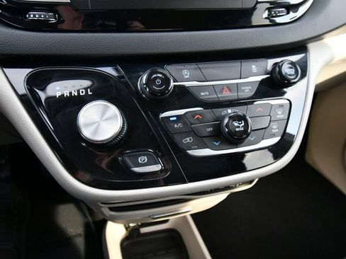 Used 2024 Chrysler Voyager LX FWD image 27