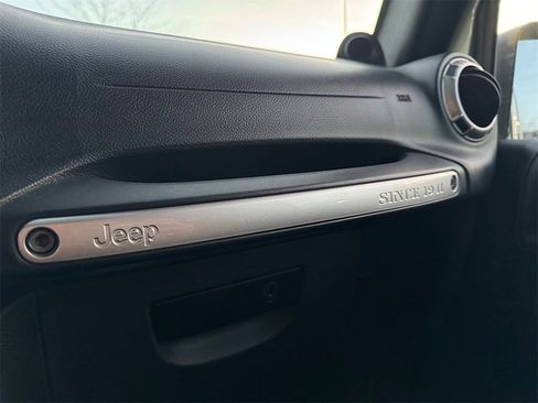 Used 2013 Jeep Wrangler Unlimited Freedom Edition image 20