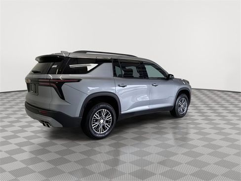 Certified 2025 Chevrolet Traverse LT image 12