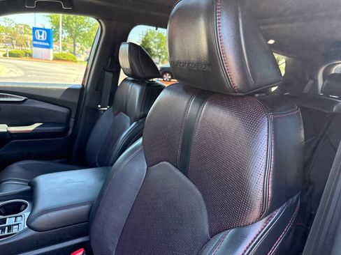 Certified 2025 Honda Pilot Black Edition image 13
