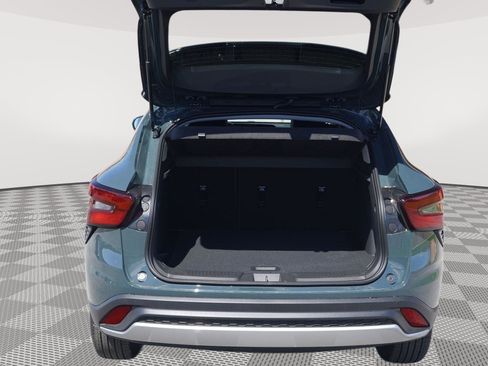 New 2026 Chevrolet Trax LT w/ LT Convenience Package FWD image 5