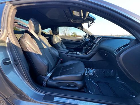 Used 2017 INFINITI Q60 3.0t w/ Premium Plus Package 3.0T image 12
