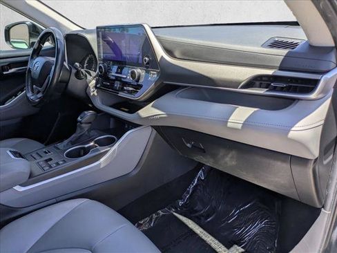 Certified 2023 Toyota Highlander XLE AWD/4WD image 23