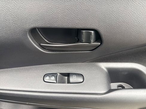 Used 2021 Nissan Kicks S image 33