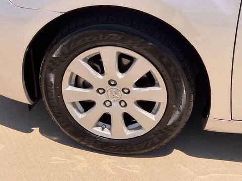 Used 2009 Toyota Camry XLE FWD image 9