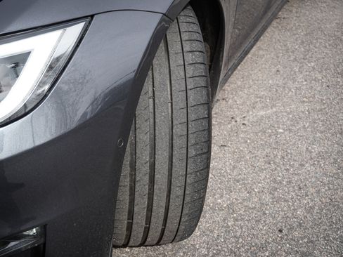 Used 2021 Tesla Model S Plaid image 13