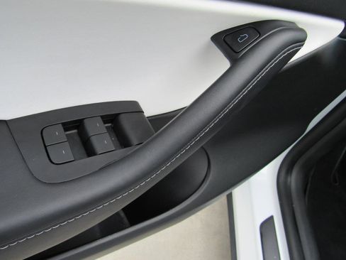 Used 2022 Tesla Model Y Performance image 12