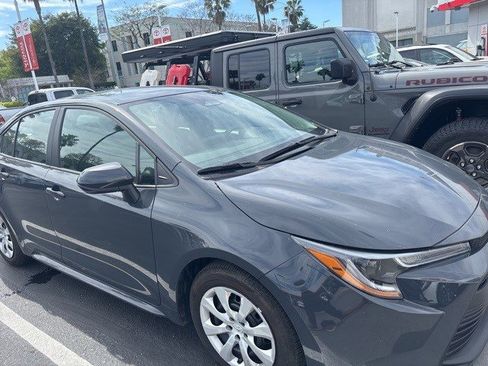 Used 2023 Toyota Corolla LE image 3