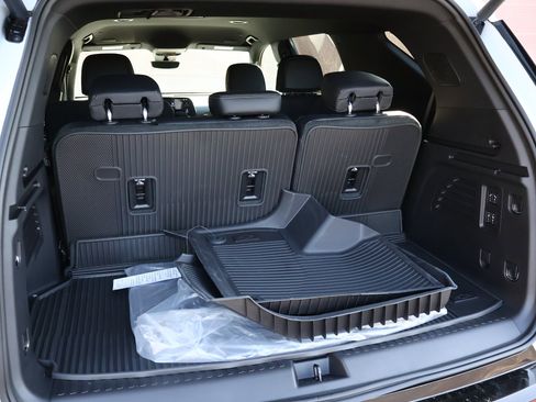 New 2026 Chevrolet Traverse High Country w/ LPO, Floor Liner Package image 25
