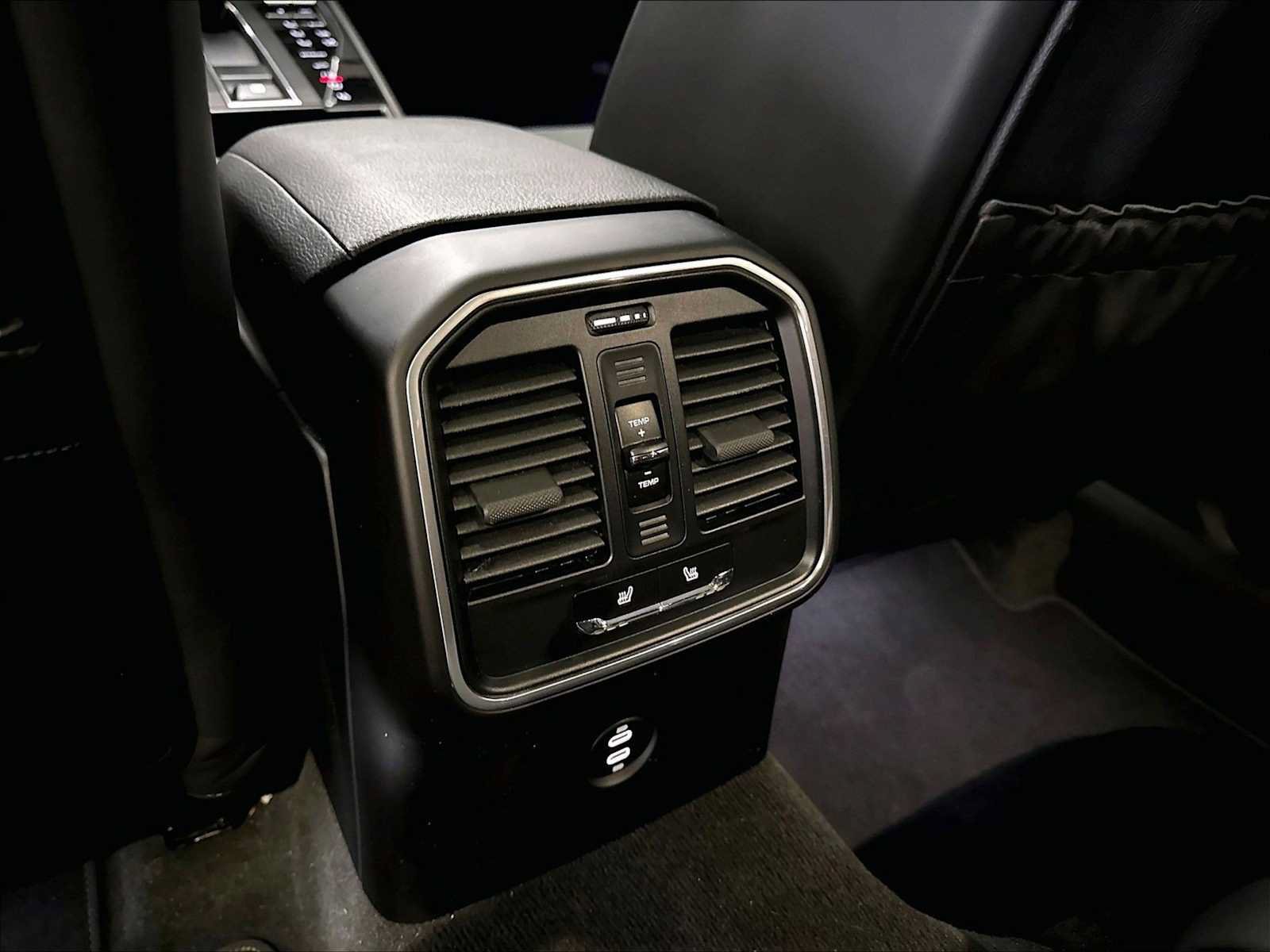 Used 2022 Porsche Macan AWD/4WD image 29