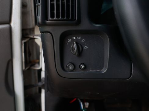 Used 2004 Chevrolet Express 3500 image 35