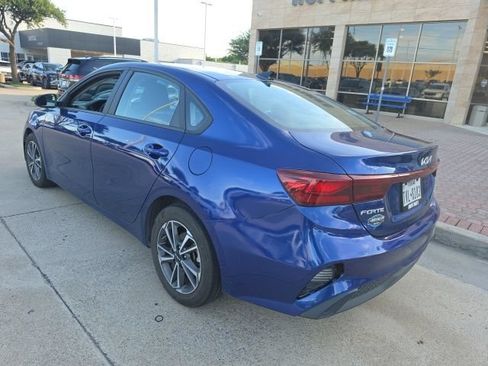 Used 2022 Kia Forte LXS FWD image 2