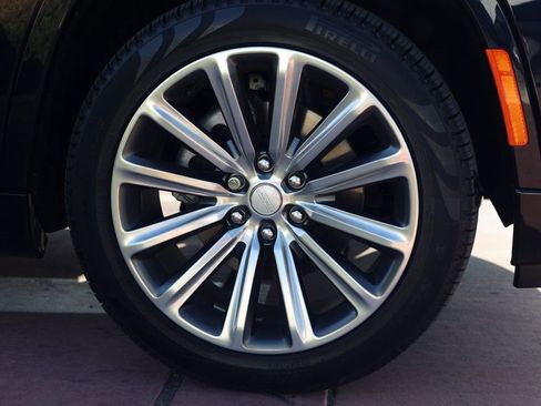 Used 2023 Jeep Grand Wagoneer Series II image 8