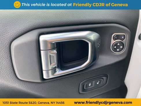 Used 2025 Jeep Wrangler Sahara image 21