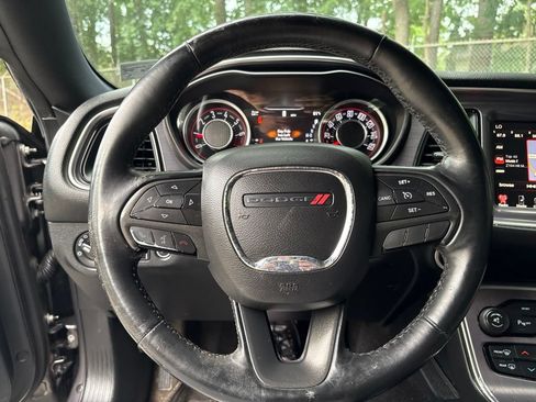 Used 2015 Dodge Challenger SXT w/ Driver Convenience Group RWD image 22
