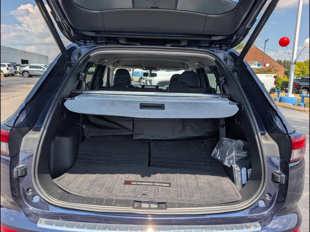 Used 2022 Mitsubishi Outlander SE AWD/4WD image 22