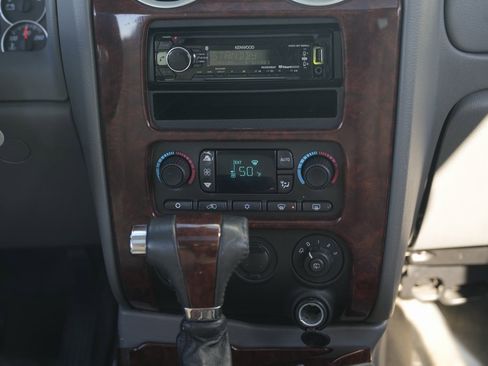 Used 2009 GMC Envoy Denali w/ Sun And 6-Disc Cd Package image 40