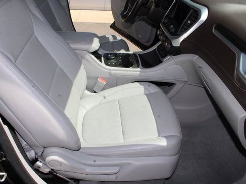 Certified 2023 GMC Acadia SLT image 22