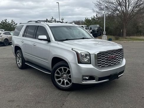 Used 2018 GMC Yukon Denali image 2