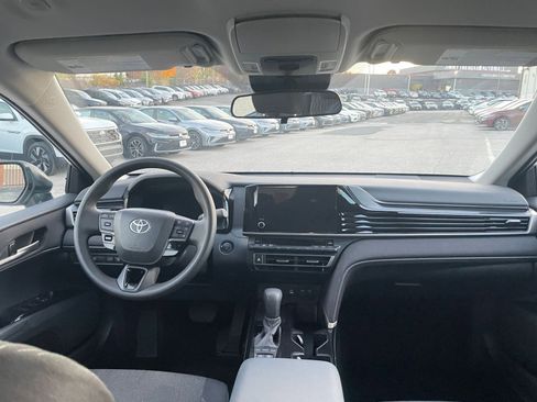 Used 2025 Toyota Camry LE image 32