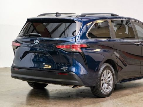 Used 2022 Toyota Sienna XLE w/ XLE Plus Package AWD/4WD image 14