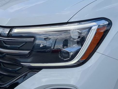Used 2025 Volkswagen Atlas Peak Edition SE AWD/4WD image 7