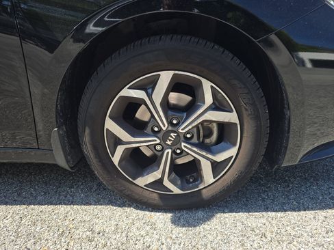 Used 2019 Kia Forte LXS FWD image 7