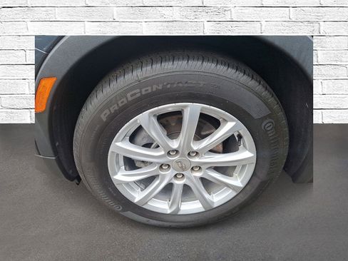 Used 2021 Cadillac XT4 Luxury w/ Cold Weather Package image 8