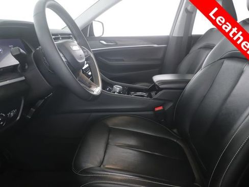 Used 2023 Jeep Grand Cherokee Limited w/ Black Appearance Package image 16