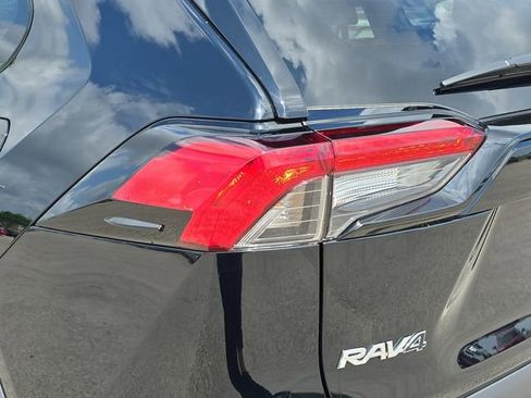 Used 2025 Toyota RAV4 LE AWD/4WD image 35