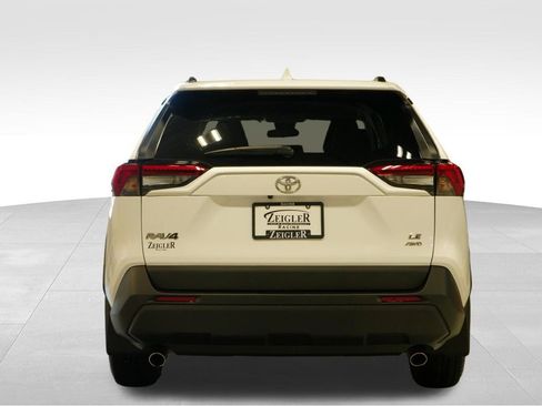 Used 2021 Toyota RAV4 LE image 3