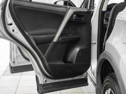 Used 2016 Toyota RAV4 LE AWD/4WD image 30
