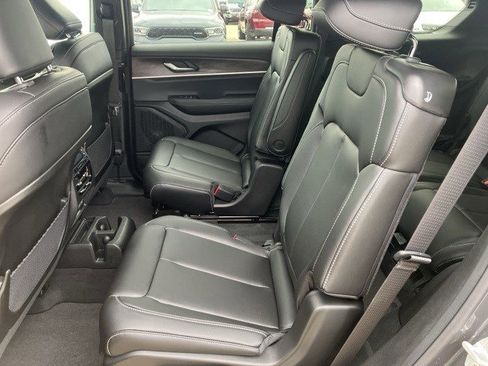 New 2025 Jeep Grand Cherokee L Limited image 24