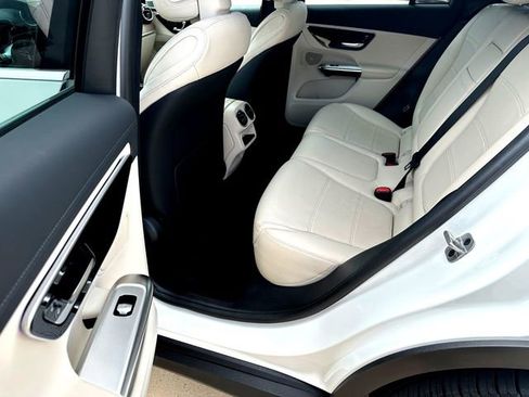 Used 2024 Mercedes-Benz GLC 300 image 20