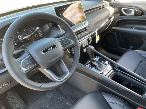New 2026 Jeep Compass Latitude image 17
