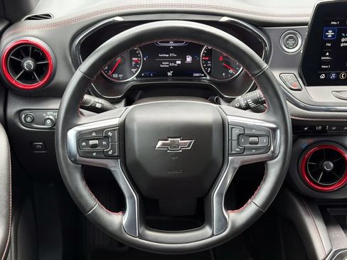 Used 2025 Chevrolet Blazer RS FWD image 38