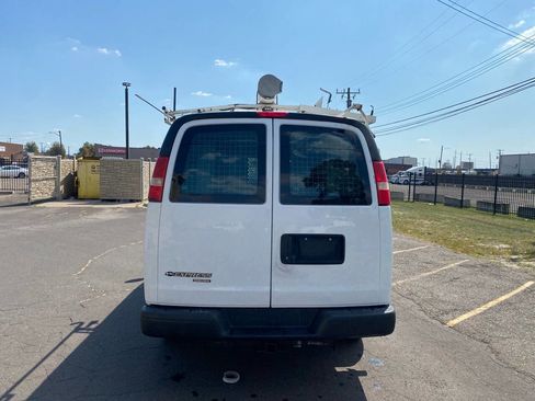 Used 2015 Chevrolet Express 2500 image 8