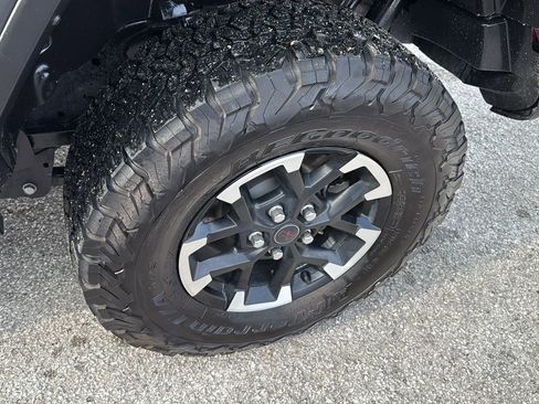 Used 2025 Jeep Wrangler Unlimited Rubicon AWD/4WD image 10