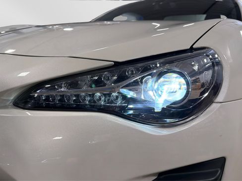 Used 2019 Toyota 86 RWD image 13