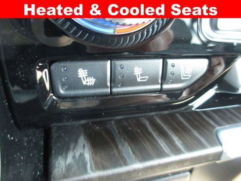 Used 2021 GMC Yukon Denali w/ Denali Premium Package image 21