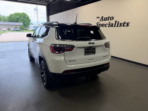 Used 2025 Jeep Compass Limited AWD/4WD image 3