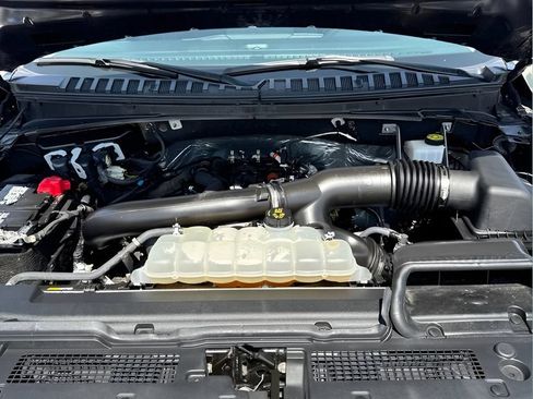 Used 2024 Ford Expedition XLT RWD image 10