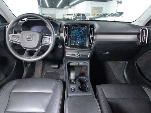 Certified 2025 Volvo XC40 B5 Plus w/ Protection Package Premier AWD/4WD image 6