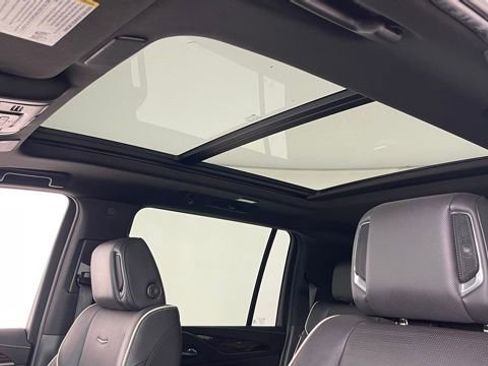 Used 2022 Cadillac Escalade ESV Premium Luxury image 44