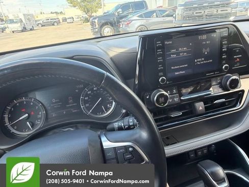 Used 2020 Toyota Highlander XLE FWD image 13