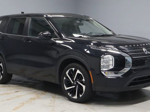 Used 2022 Mitsubishi Outlander ES image 1