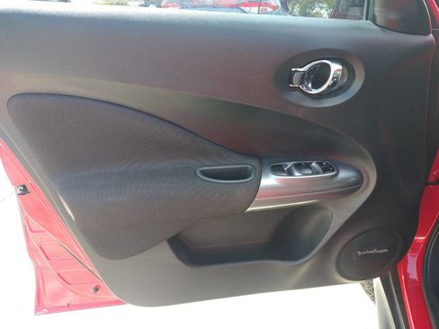 Used 2015 Nissan Juke SV w/ Technology Package FWD image 29